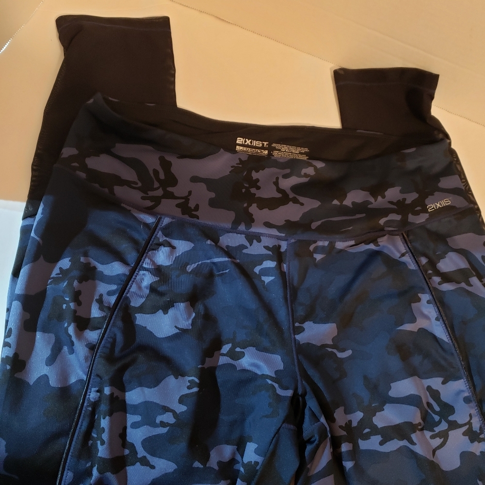 Blue camo leggings, size Medium